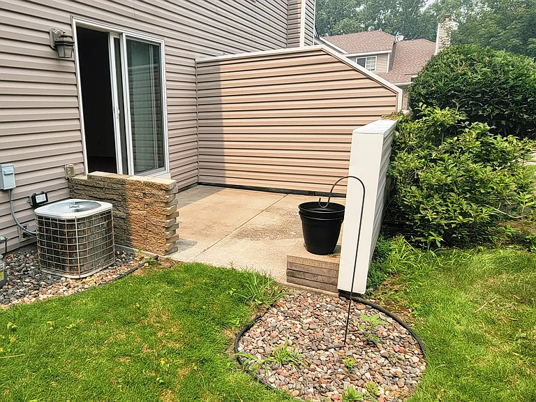 1055 S Fillmore Cir NE — Photo 3