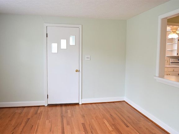 5th image of 109 Phillips Cir