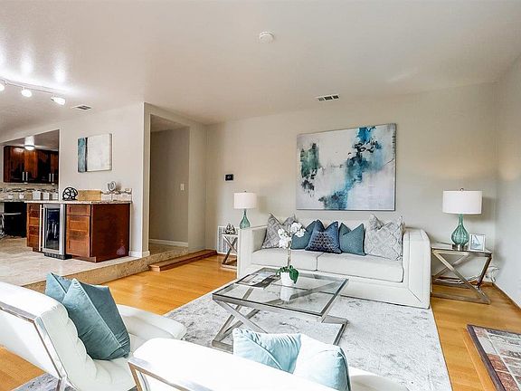 3rd image of 420 Hemlock Ct #1