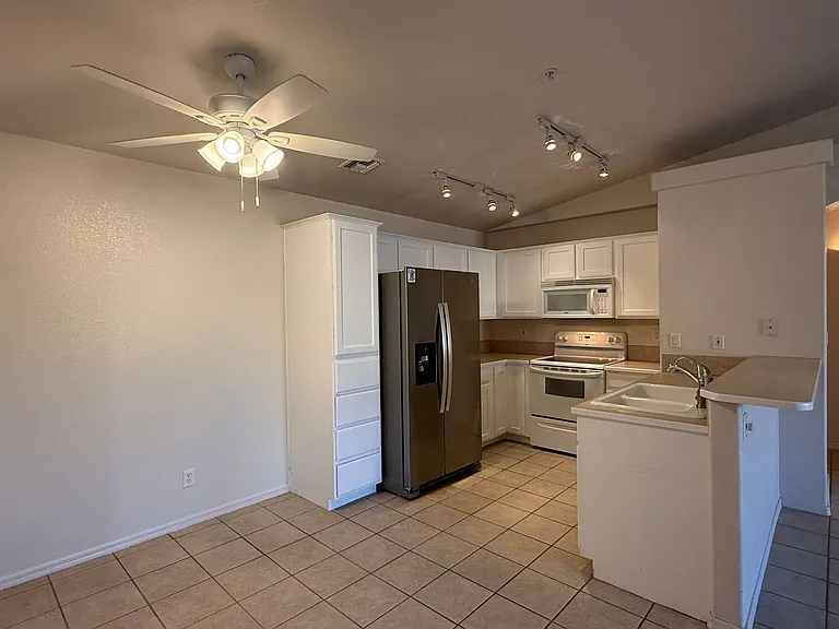 470 Acoma Blvd S #123-B — Photo 7