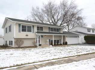 104 Clearmont Dr, Elk Grove Village, IL 60007