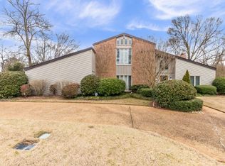 318 Meadowoods Dr, Jackson, MS 39211