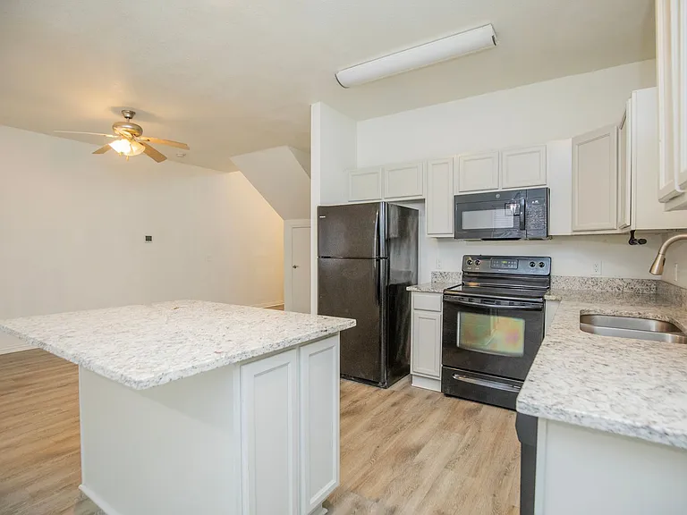 786 W Breeze Cv — Photo 8