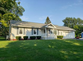 8731 Findley Lake Rd, North East, PA 16428