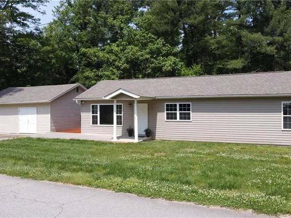 106 Riverside Dr, North Wilkesboro, NC 28659