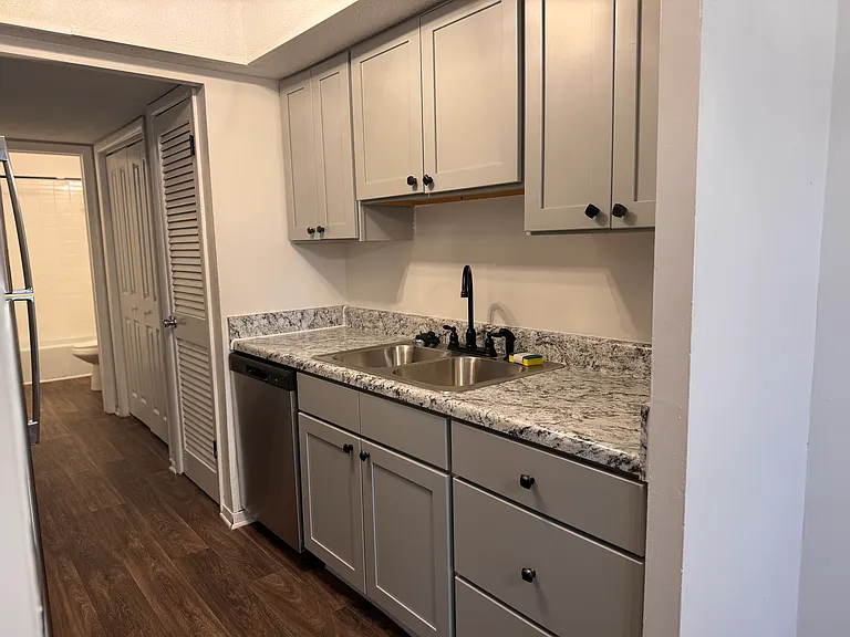 Carolina Crossing Apartments — Photo 7