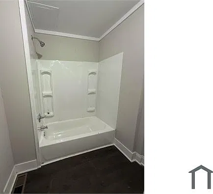 6 bed, 2064 sqft, $1,500 — Photo 2