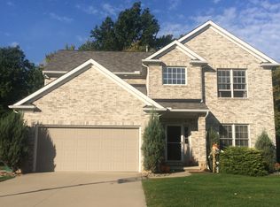 6540 Ruth Dr, Seven Hills, OH 44131