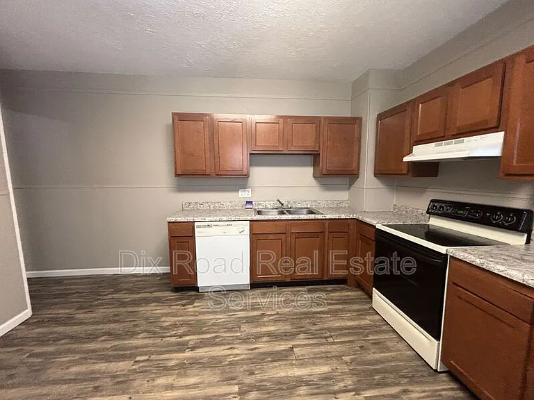 67 S McGee St — Photo 10