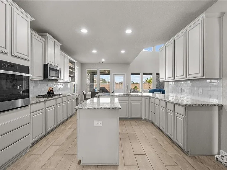 2417 Lake Mist Dr — Photo 17