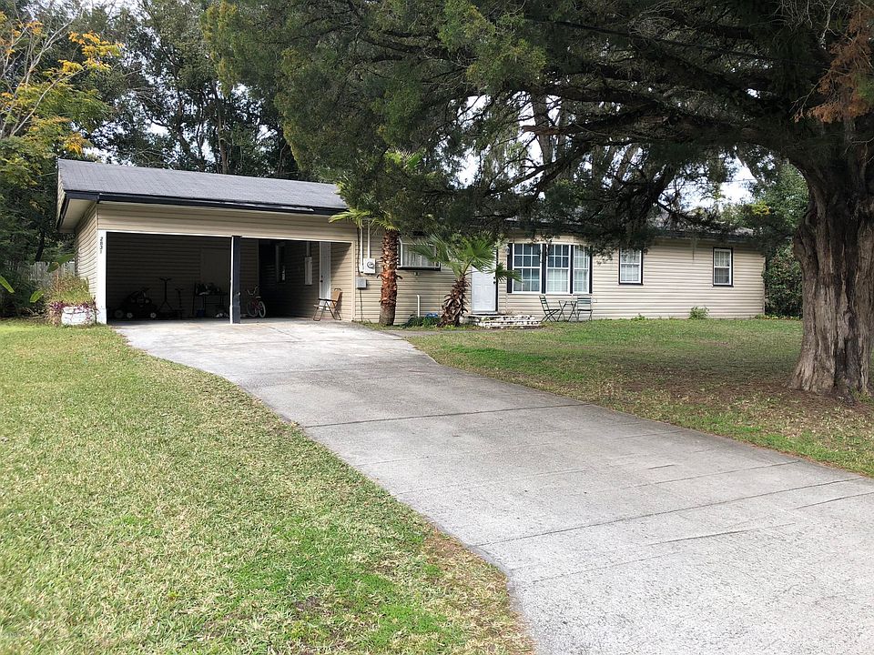 2nd image of 2831 SE 6th Pl