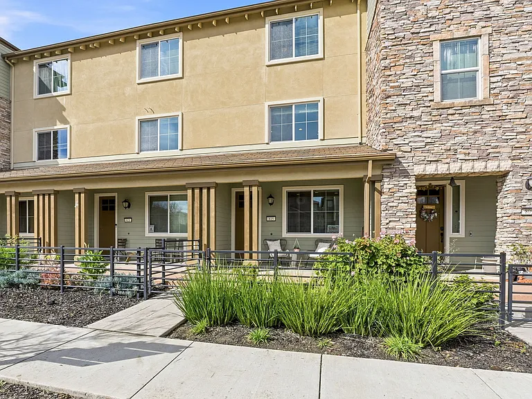 815 Blue Opal Dr — Photo 2