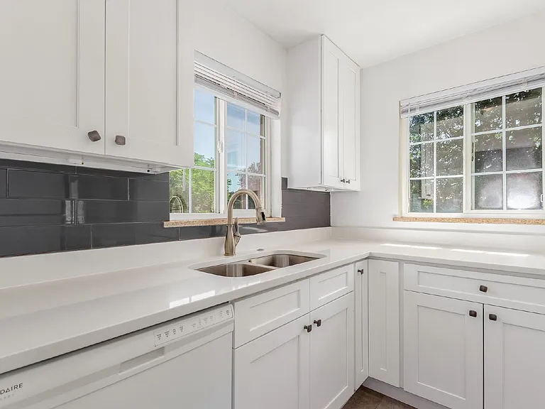 1385 S Grant St — Photo 10