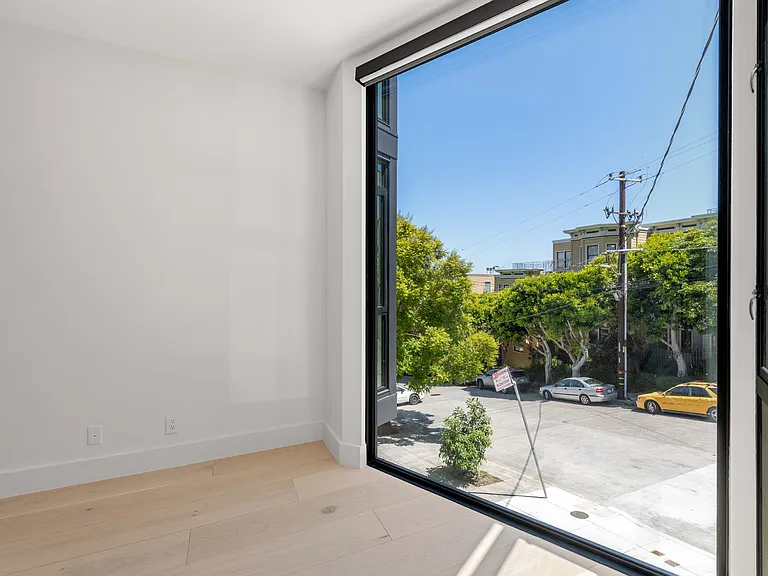 660 Carolina St — Photo 25