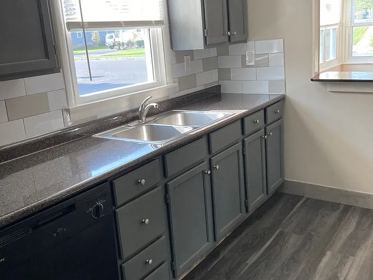 300 N Highland Ave — Photo 5