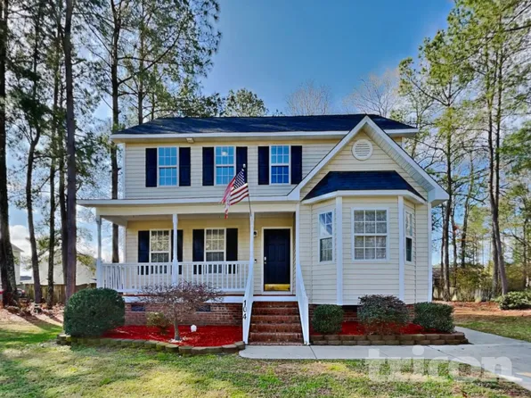 104 Roundtree Ct, Clayton, NC 27520