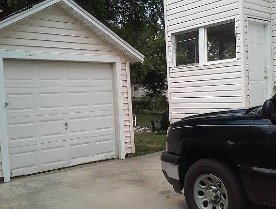 4th image of 327 Woods Ave