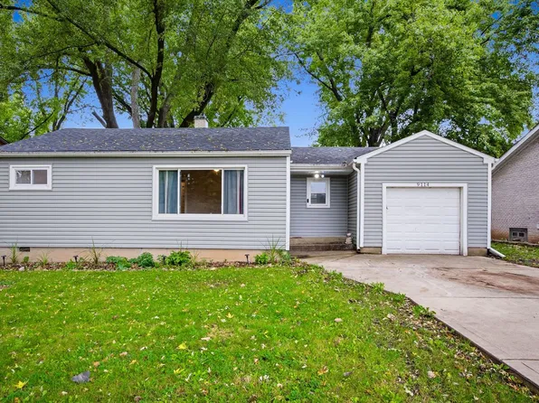 9114 Pine Ave, Wonder Lake, IL 60097