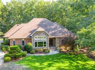 720 Clifden Dr, Matthews, NC 28104