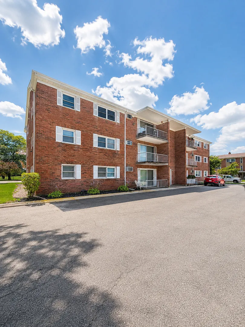 2 bed, 1000 sqft, $1,700 — Photo 1