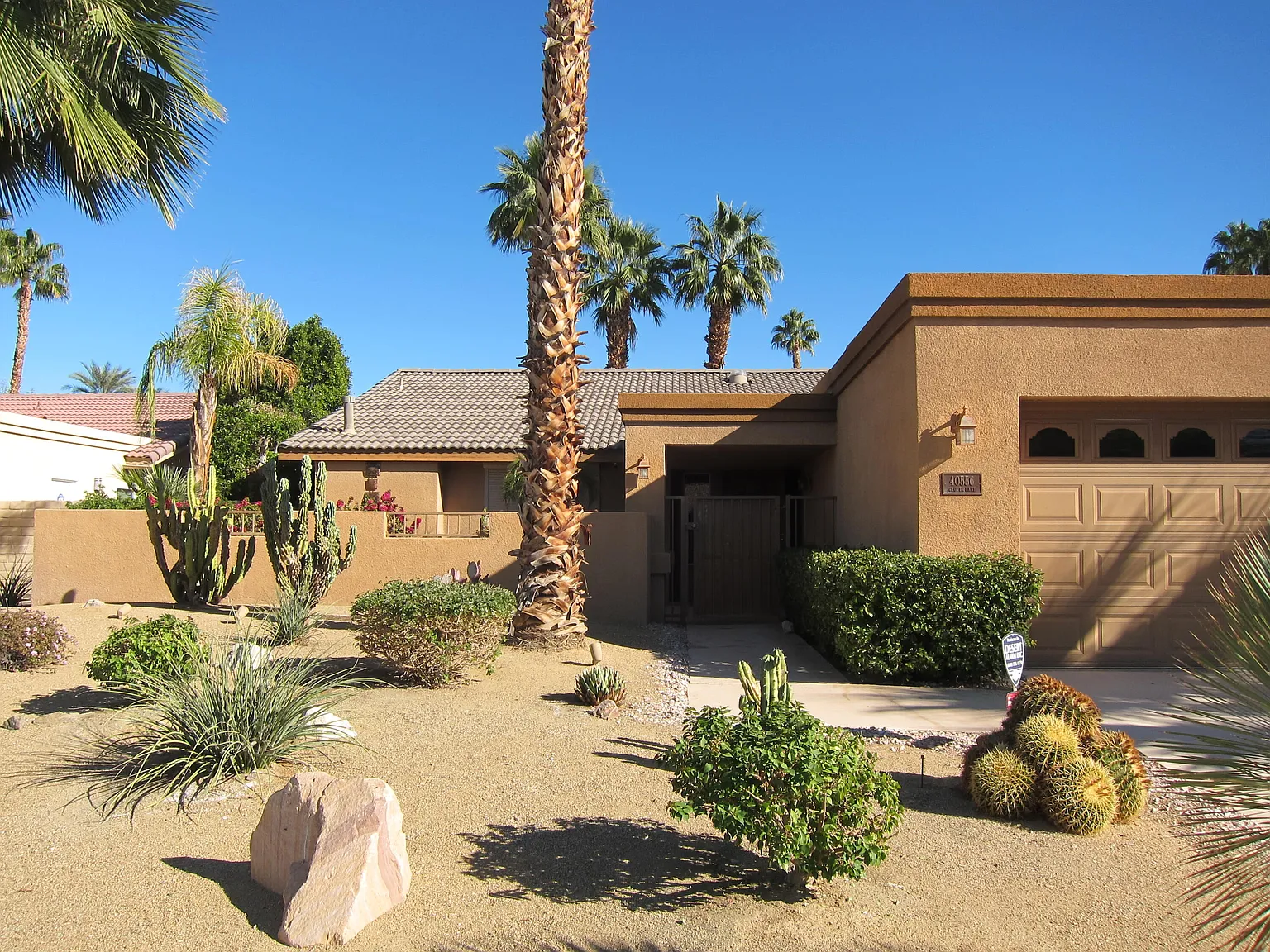 3 bed, 2.5 bath, 1880 sqft, $6,500 — Photo 3