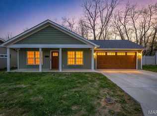 131 N Alexander St, Farmington, MO 63640