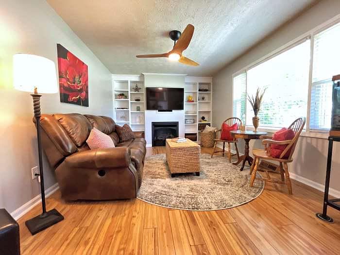 1st image of 413 Edgewood Dr