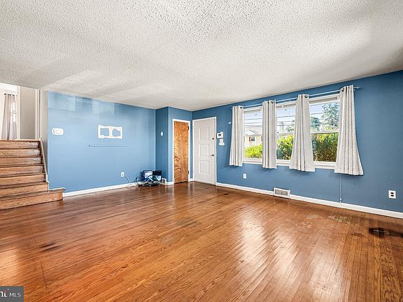 5th image of 1008 Kedron Ave