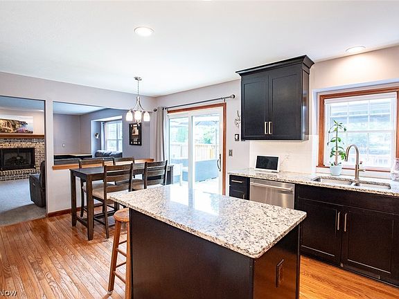 4th image of 3876 Royal Oak Dr
