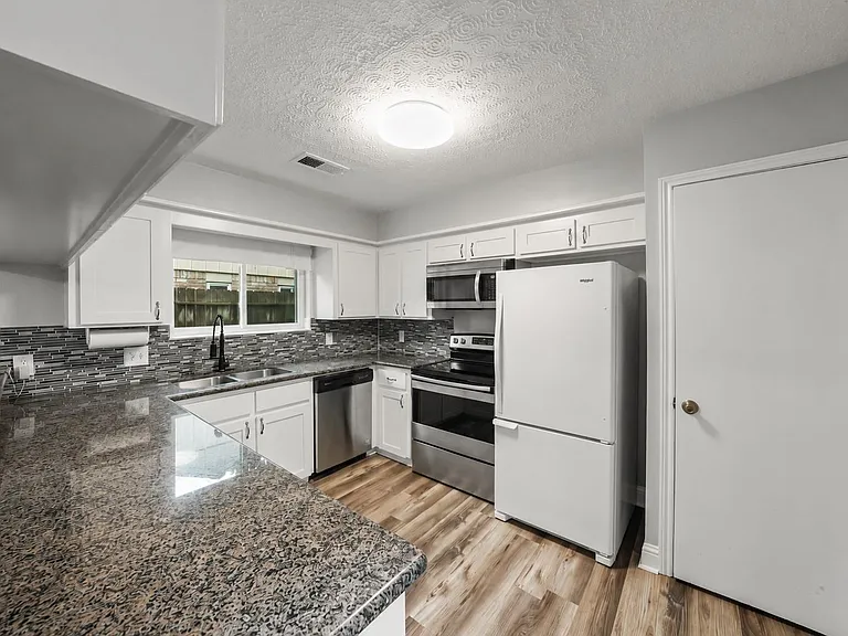 17734 Seven Pines Dr — Photo 8