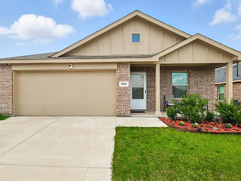 1653 Bluffview Dr — Photo 2