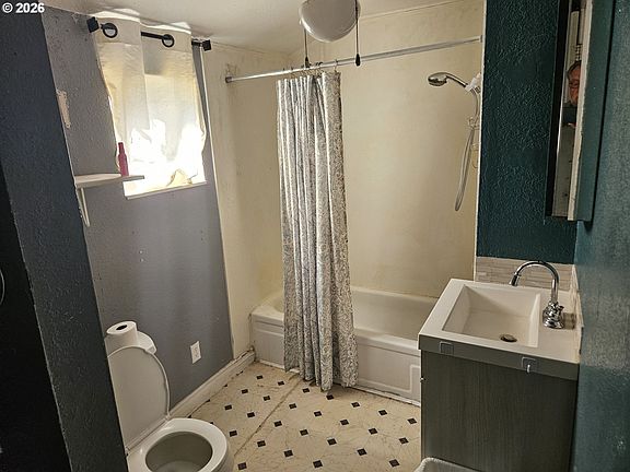 5th image of 512 B St