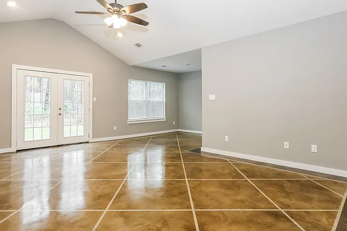 227 Iris St — Photo 3
