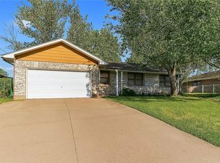 201 N Country Club Rd, Siloam Springs, AR 72761