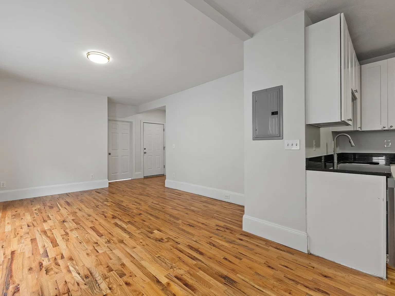 39 Bradley St — Photo 2