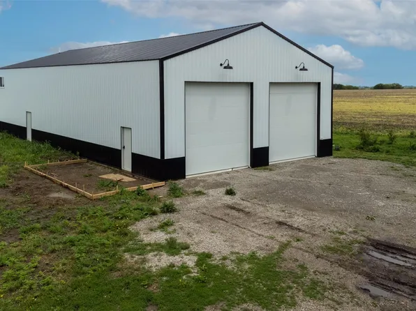 975 Utah St, Columbia, IA 50057