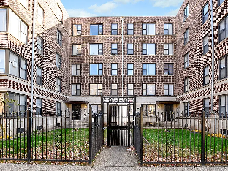 7200 Coles — Photo 1