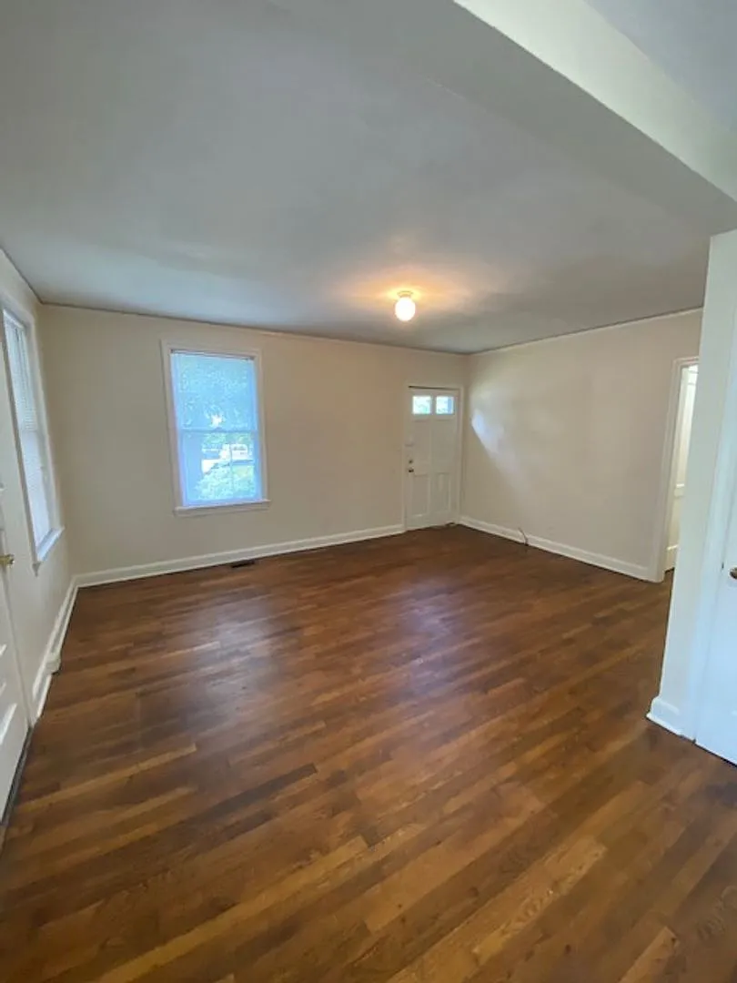 2-bedroom, 1 bath home available in Rosewood area! — Photo 2