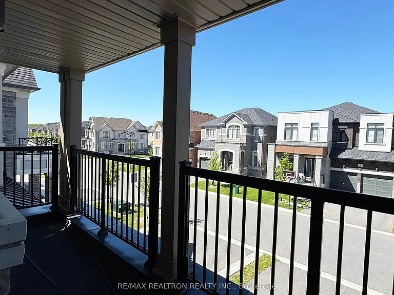 7 Crofting Cres — Photo 24