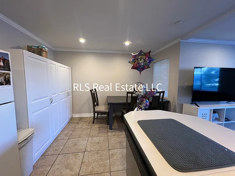1541 N Riverside Ave #15 — Photo 8