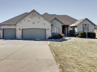 551 Hidden Creek Dr, Ozark, MO 65721