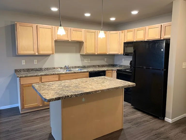 Aspen Trail Apartments — Photo 41