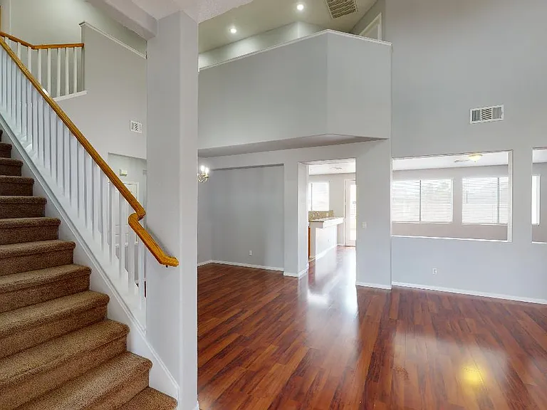 377 Ravensmere Ave — Photo 11