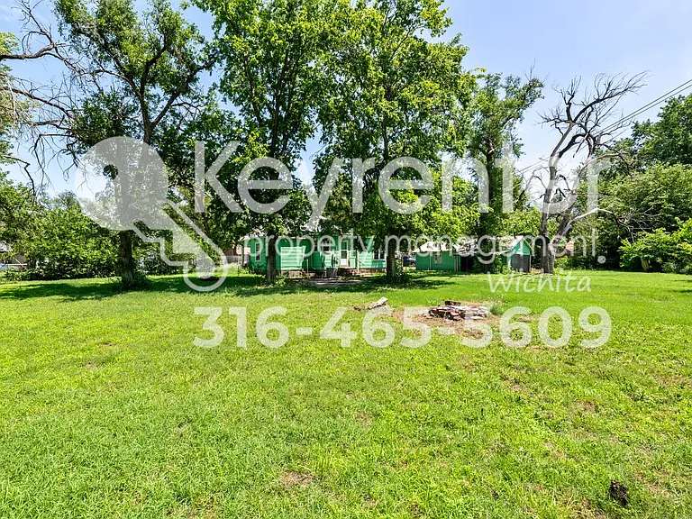 325 N Tracy St — Photo 6