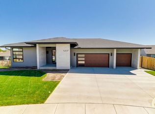 5207 Cedar Grove Ct, Lawrence, KS 66049