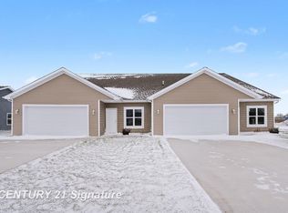 8440 S Valley Spring Ln, Freeland, MI 48623