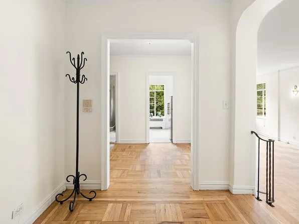 115 Payson Ave APT 5E, Manhattan, NY 10034