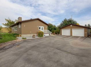 104 S 5th St, Rocky View County, AB T4A1G6