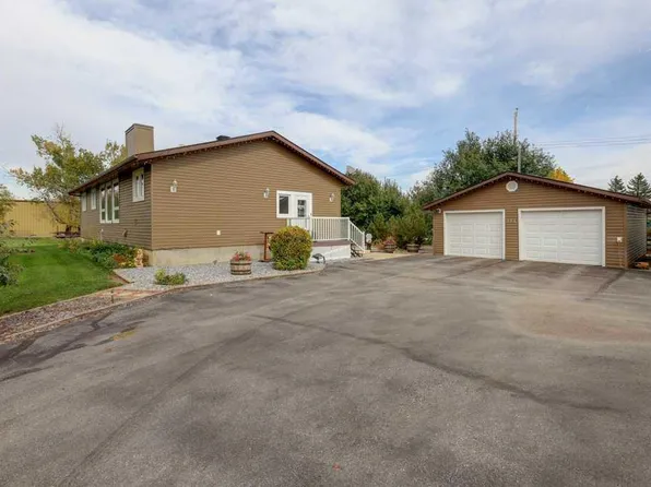 104 S 5th St, Rocky View County, AB T4A 1G6