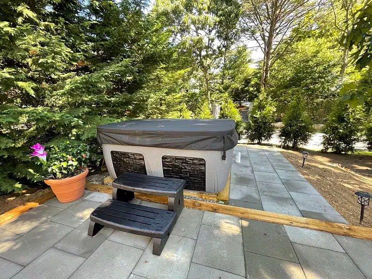 332 Canoe Place Rd — Photo 12